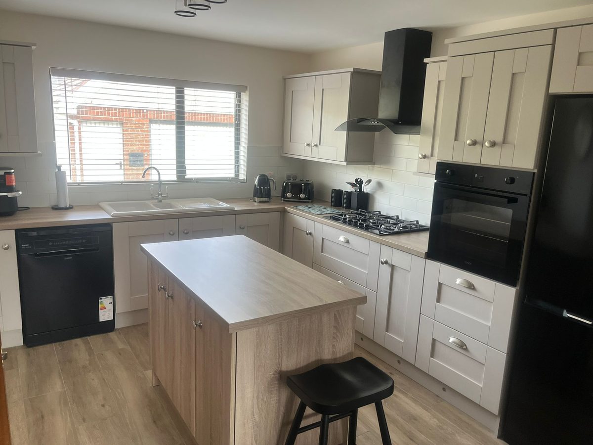 Cream shaker kitchen with a freestanding oak-topped island